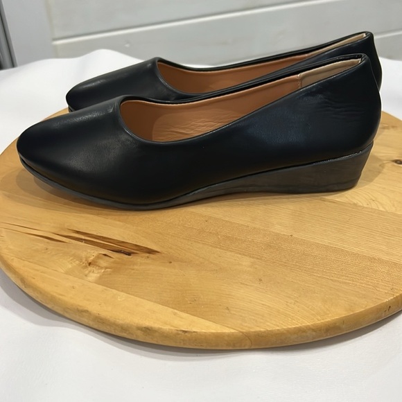 Love Brand Women’s Black Slip-on Loafers - size 43 - Picture 3 of 7